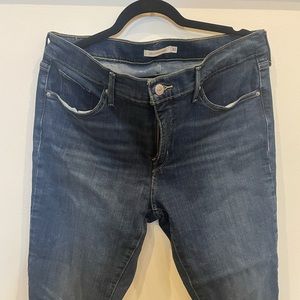 311 Shaping Skinny Levi Jeans